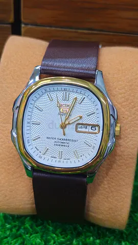 Vintage Seiko 5 Superior Automatic 7s36 Caliber 23-Jewels Japan made (Used)
NO BOX NO PAPER