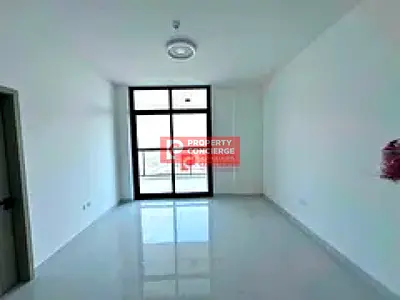 Chiller Free| New| Hot Location| Fitted Kitchen