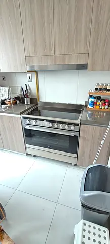 Siemens Stainless Steel Freestanding Electric Oven and Stove - Good Working Condition
