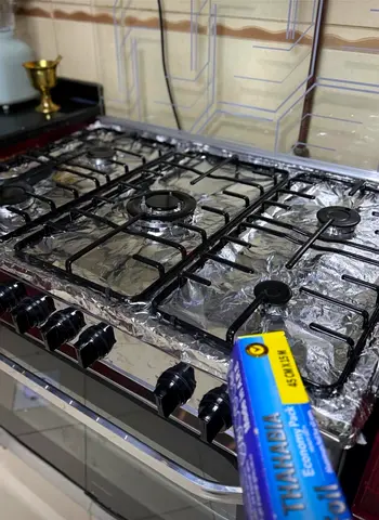 6-burner Built-in Gas Hob in Good Working Condition