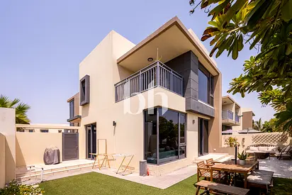 Modern 4 Bed | Corner Unit | Greenbelt Backing