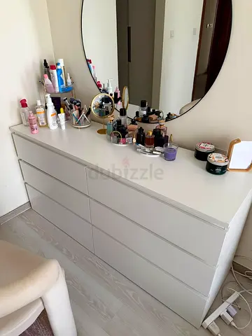 White 6-Drawer Dresser / Makeup Vanity - Good Condition
