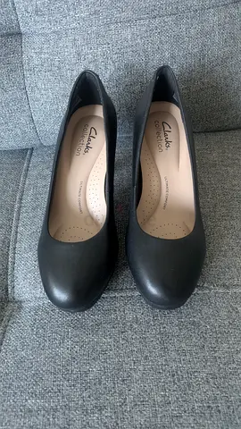 Clarks Collection Ambyr2 Braley – Black Leather Heels – Size 3.5 – Worn Twice