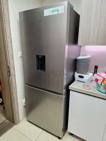 Samsung Fridge On Top Bottom Freezer With Water Dispenser Same As Like New