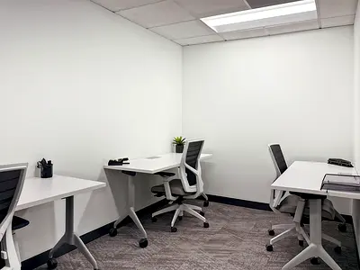 مساحة مكتبية خاصة مخدومة بالكامل للإيجار لك ولفريقك في Sharjah, Sahara Healthcare City Dubai