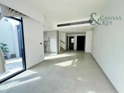 CORNER UNIT | CLOSE TO POOL & AMENTIES | SPACIOUS LAYOUT