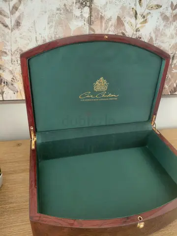 Empty wooden presentation/display box with green felt lining (Crown Collection)