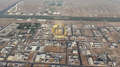 ارض صناعية في منطقة البطائح بموقع مميز جدا مدخل طريق الذيد و طريق خورفكان تملك مواطنين و دول الخليج