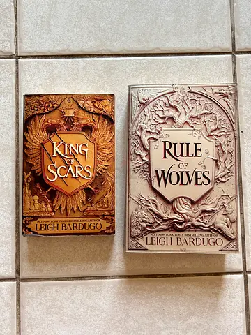 Leigh Bardugo Grishaverse paperback set: Rule of Wolves & King of Scars (2 books)