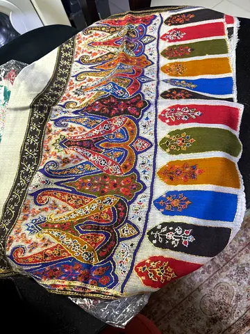 Kashmiri handwoven shawl