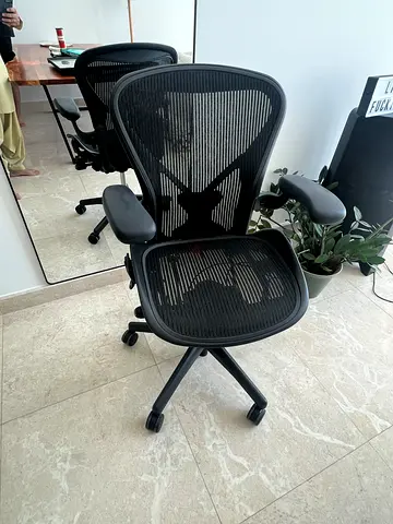 Herman miller Aeron size B fully loaded