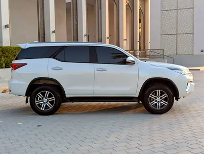 2017 Toyota FORTUNER — фото 4