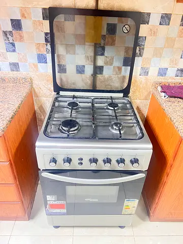 Used freestanding 4-burner gas cooker with oven - good condition
