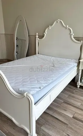 White Vintage-Style Double Bed Frame with Headboard and Footboard