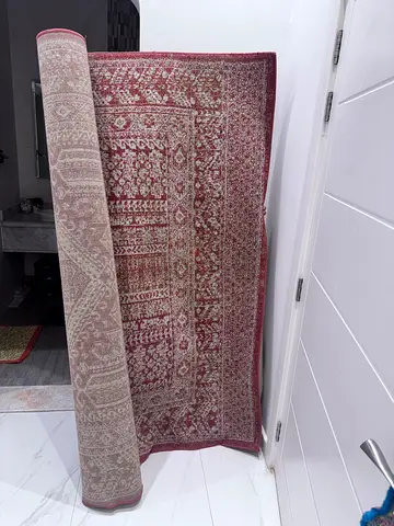 Used red patterned Persian-style rug - good condition, 2 x 3 meter