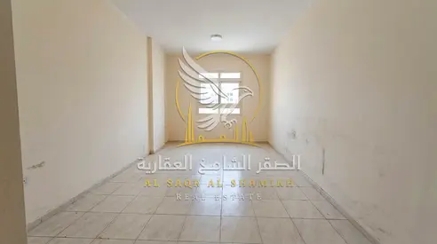 شقة غرفتين وصالة للإيجار السنوي في المجرة الشارقة مساحة واسعة اطلالة بحرية تكييف وغاز مركزي