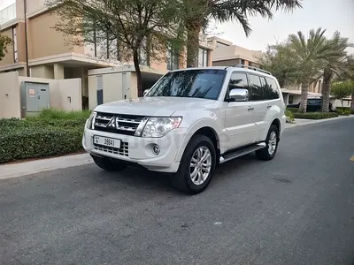 Mitsubishi Pajero GLS Top Line 3.8 GCC Specs | Well Maintained full service history. Single owner