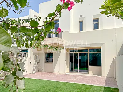 Vacant | 3BR-TH | Community View