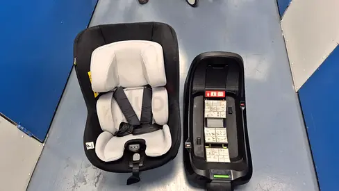 Hauck iPro Kids i-Size Car Seat + ISOFIX Base | 40–105 cm | Excellent Condition
