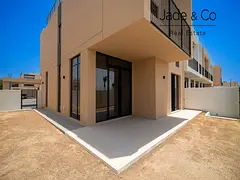Community Expert | Single Row | Landscaped