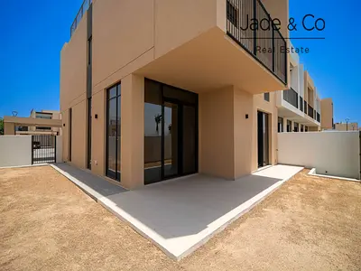 Community Expert | Single Row | Landscaped