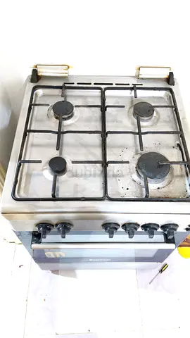 Used 4-Burner Gas Cooker with Oven - Functional, Very good condition all burners and stove works wel