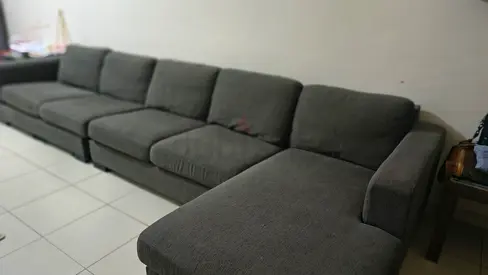 Large Grey Fabric L-shaped Sofa — Comfortable 5-seater with Chaise