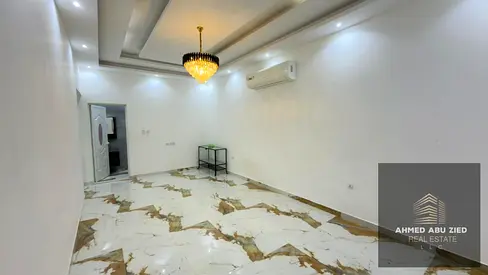3 غرفة ماستر صالة كبيرة مجلس غرفة خادمة تكييف اسبلت مطبخ مجهز 4 حمام تشطيب راقي بلكونة اطلالة مفتوحة تسهيلات في الدفع قريب لمخرج دبي الشارقة