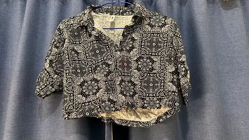 Black & White Patterned Cropped Short Sleeve Shirt - Casual Top