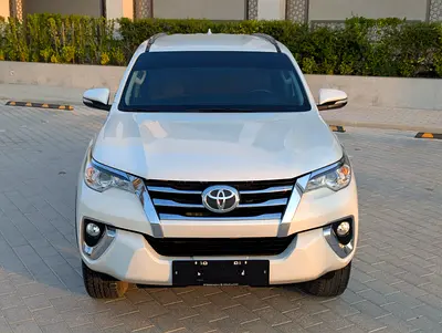 2017 Toyota FORTUNER — фото 3