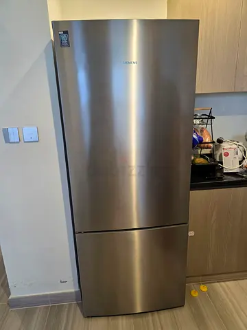 Siemens Bottom Freezer Refrigerator KG76NVI31M