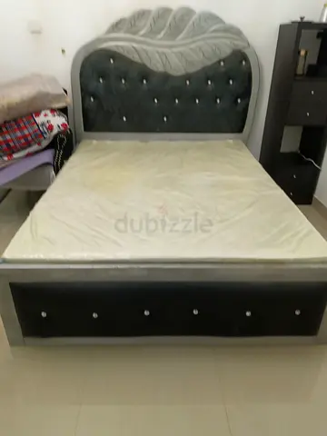 Queen size Bed with new metress with headboard excellent condition