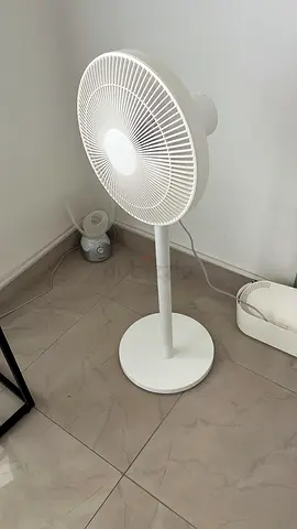 White standing pedestal fan - good condition
