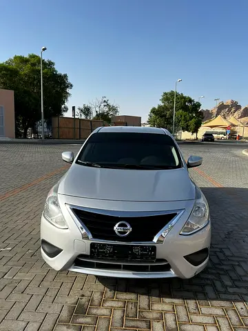2019 Nissan VERSA photo 1