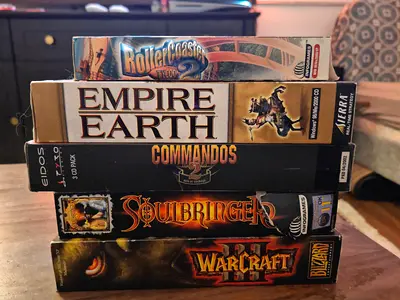 Original game titles. PC. 90's & 00's. Original packing with manuals. For collectors.