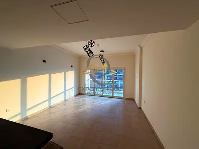 Up to 12 Cheques | Chiller Free | Vacant I Prime Location