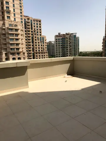 LARGE TERRACE | SPACIOUS | COMMUNITY VIEW