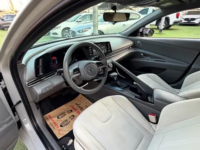 2022 Hyundai ELANTRA — миниатюра 16