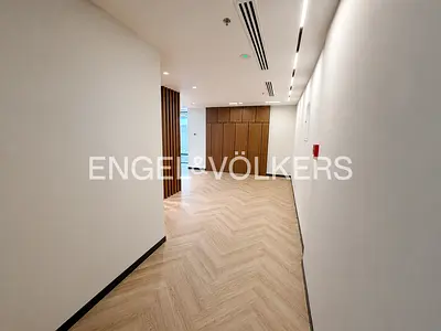 Corner Unit | Fitted | Vacant