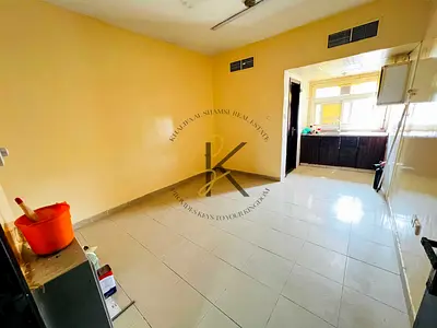 Prime location studio available // family building// just 17k