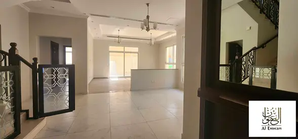 فيلا للبيع العمر ٧ سنوات ، ٣ غرف ماستر على شارع ٢٤، موقع مميز بي منطقة الحوشي