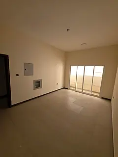 Largest room and living room in Al Jurf, 3 bathrooms and a balcony