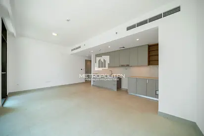 Spacious Corner Layout | Vacant Now| High Floor