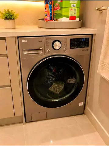 LG ThinQ Front Load 13 kg Washer- 8kg dryer Silver, Good Condition