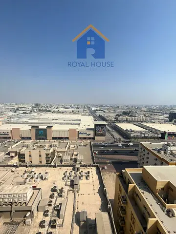 للبيع ثلاث غرف مساحة كبيرة موقع مميز