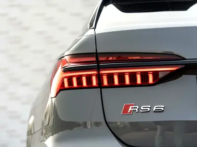 2021 AUDI RS6 — фото 8