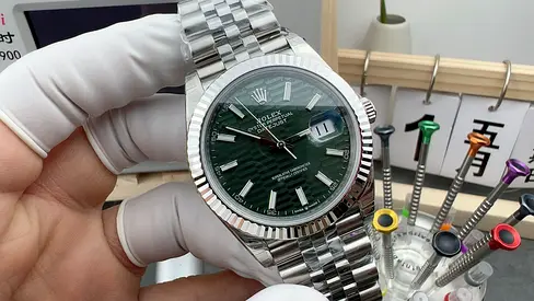 Sc Rolex Datejust 41mm green fluted motif dial.