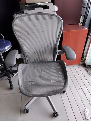 HERMAN MILLER AERON SIZE C FULLY LOADED