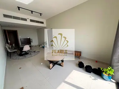 شقة سوبر ديلوكس غرفتين وصالة للإيجار في الراشدية 1 عجمان - مباشرة على شارع خليفة وبلكونة و2 حمام بـ 55K (4-6 دفعات)