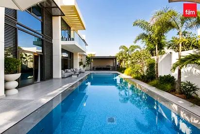 Luxury Living | Fully Upgraded | Corner Villa